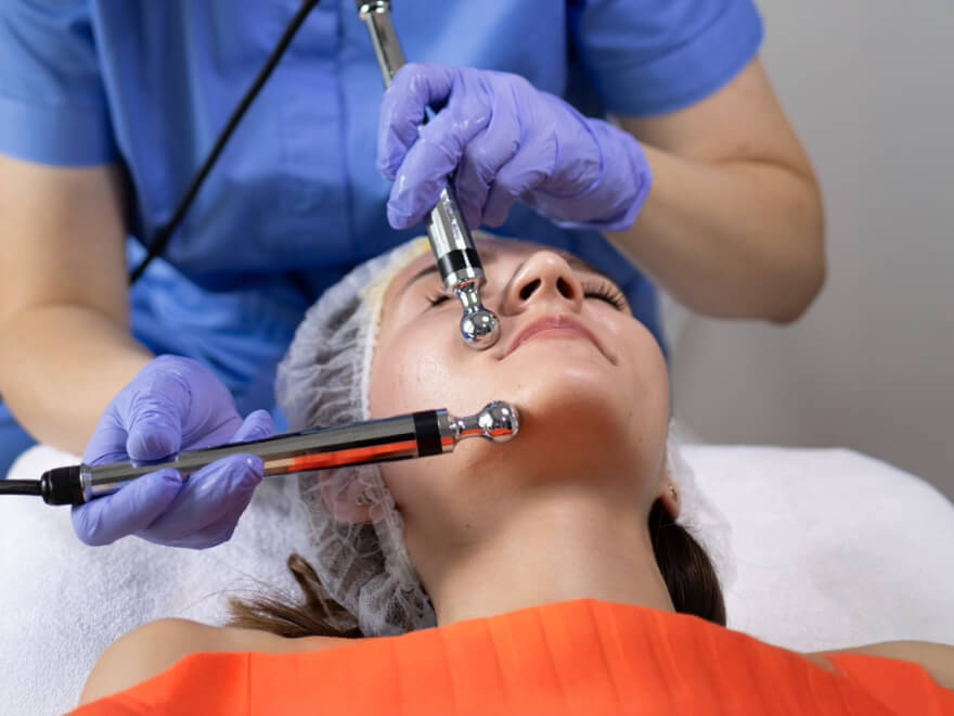 microcourants pour le visage anti-acné